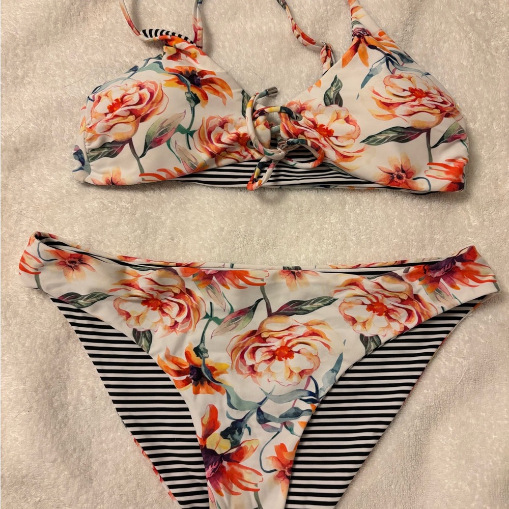 Cupshe Reversible Floral Bikini / Stripes Bikini